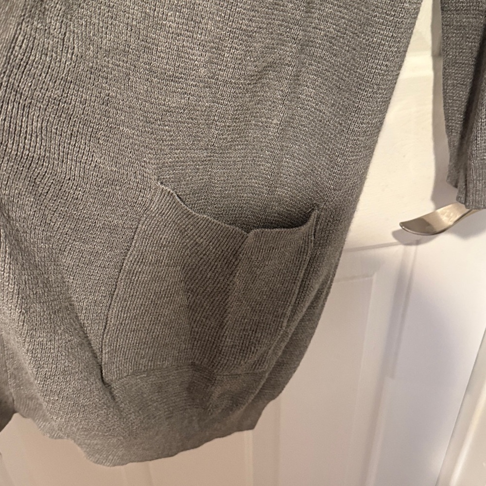 Women’s Gray Cardigan Long Sleeve Sweater Hoodie Pockets EUC - Picture 3 of 6